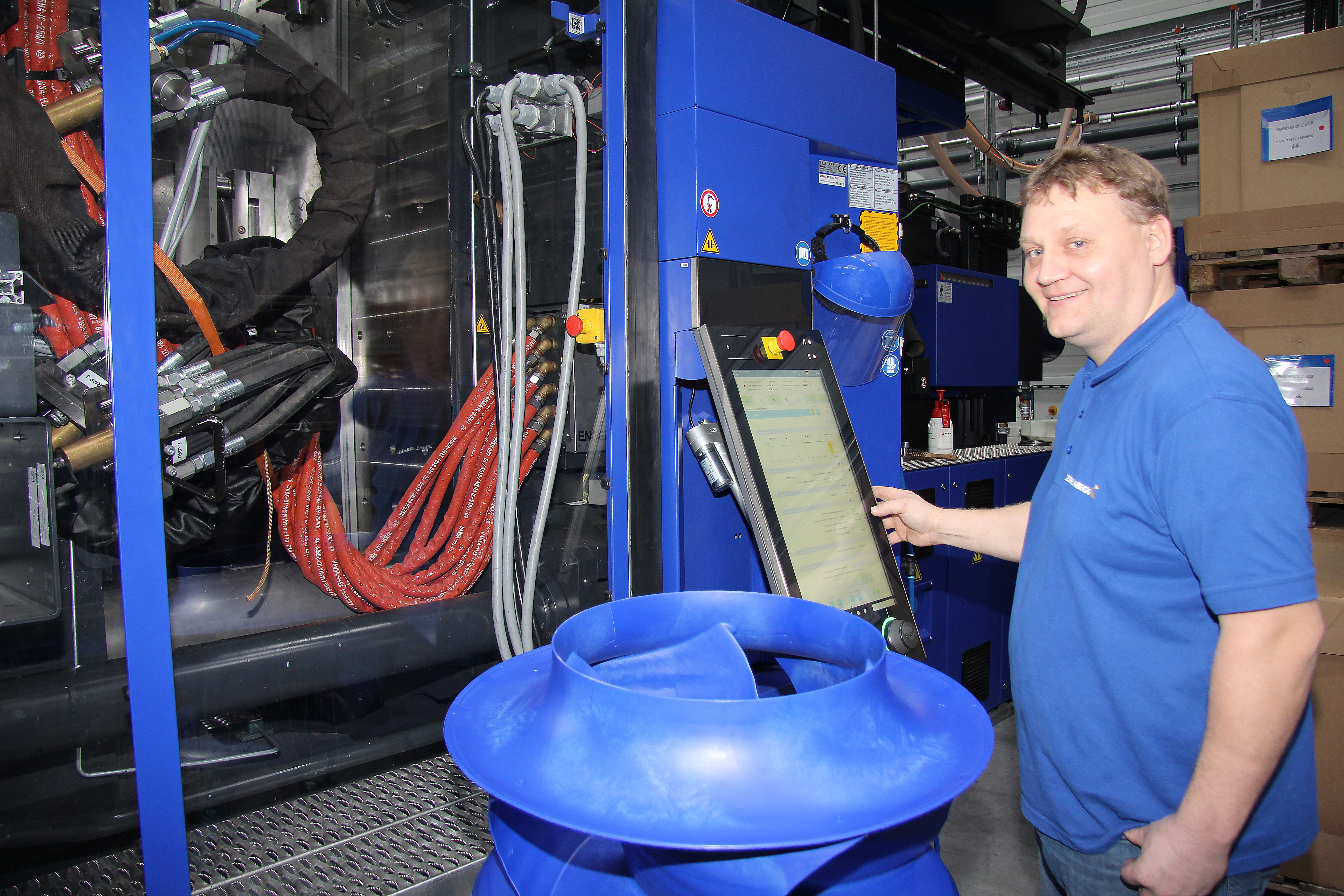 Ziehl-Abegg stellt mit hochkomplexen Werkzeugen, die mehr als eine halbe Million Euro kosten, bionisch optimierte Ventilatoren aus dem Spezialkunststoff ZAmid her. Bionisch optimierte Ventilatoren aus dem Spezialkunststoff ZAmid