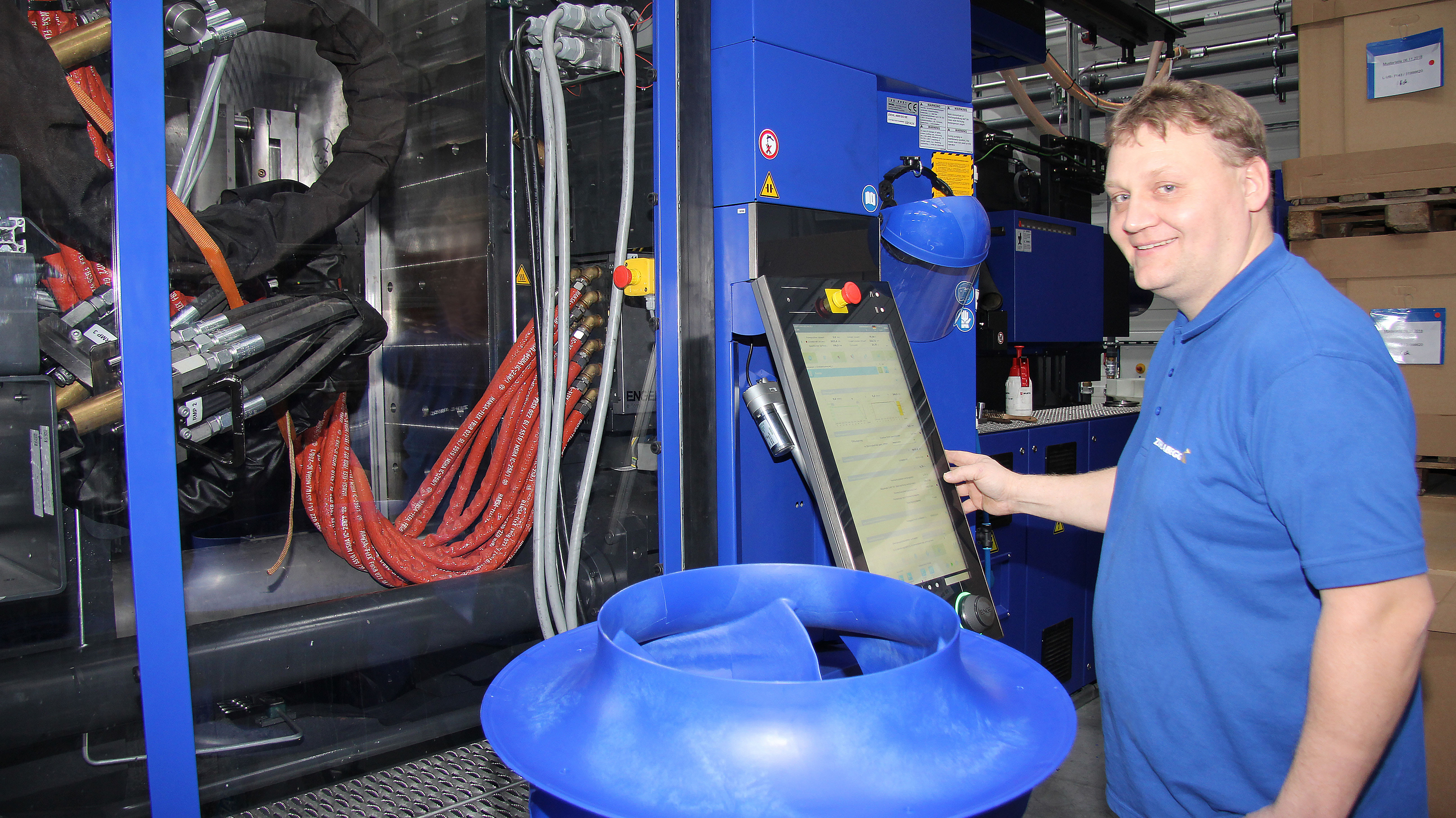 Ziehl-Abegg stellt mit hochkomplexen Werkzeugen, die mehr als eine halbe Million Euro kosten, bionisch optimierte Ventilatoren aus dem Spezialkunststoff ZAmid her. Ziehl-Abegg stellt mit hochkomplexen Werkzeugen, die mehr als eine halbe Million Euro kosten, bionisch optimierte Ventilatoren aus dem Spezialkunststoff ZAmid her.