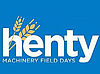 Blaues Rechteck, weißer Text "henty machinery field days" & Ähren