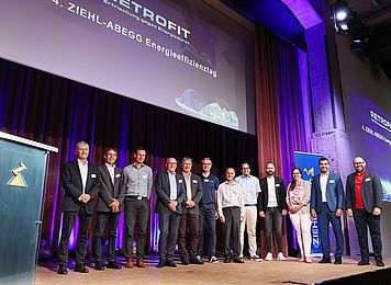 Beteiligte der ZIEHL-ABEGG Energieeffizienztage Beteiligte der Veranstaltung auf der Bühne