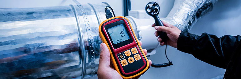 Detail view flow meter anemometer for measuring air flow