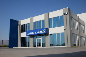 Graues Gebäude mit Glasfronten von ZIEHL-ABEGG Australien