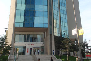 ZIEHL-ABEGG Türkei Graues Gebäude mit Glasfronten von ZIEHL-ABEGG Türkei