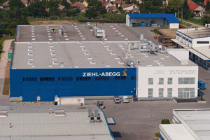 ZIEHL-ABEGG Ungarn Blaues Gebäude von ZIEHL-ABEGG Ungarn