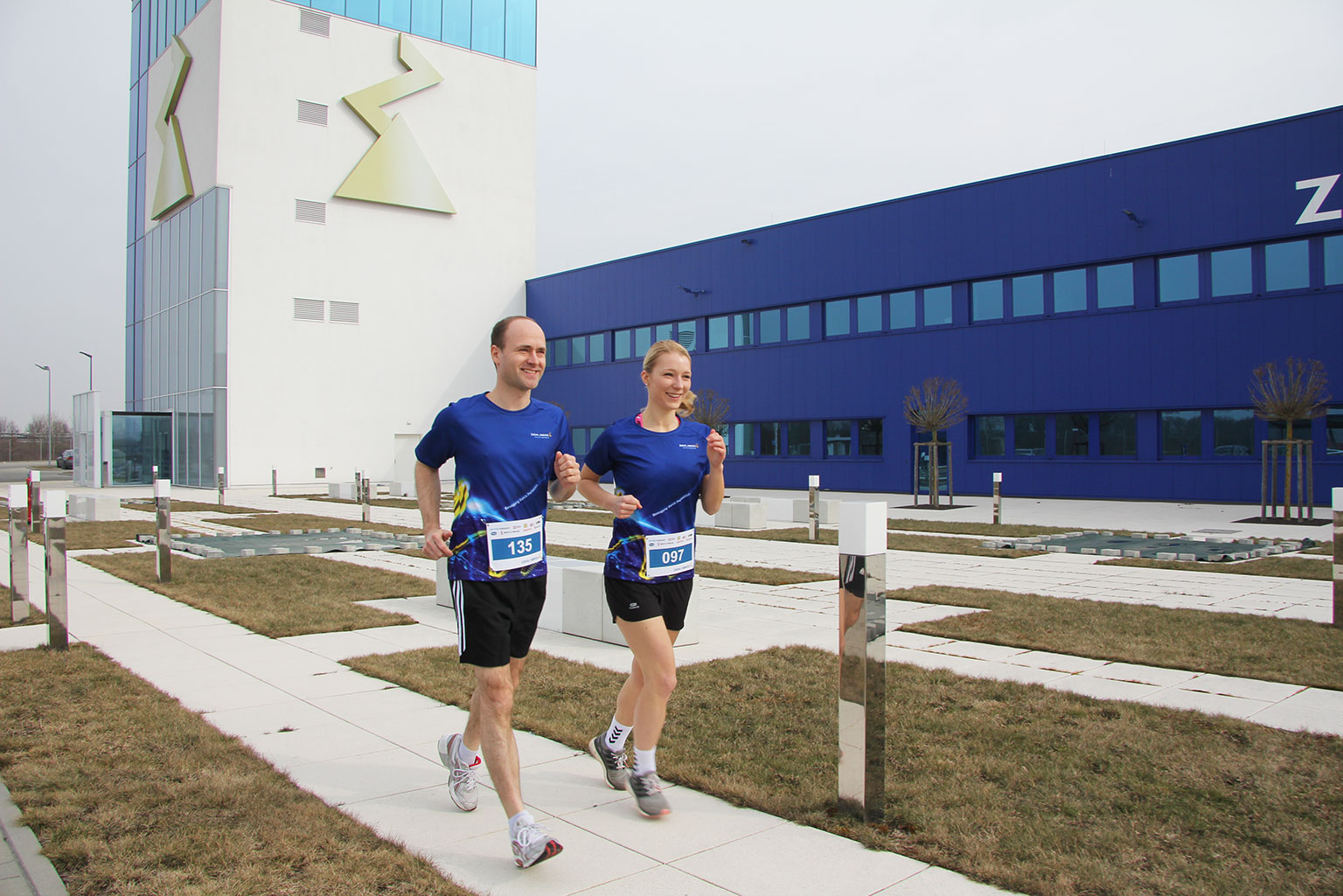 Company Trail 2018 Zwei Personen laufen