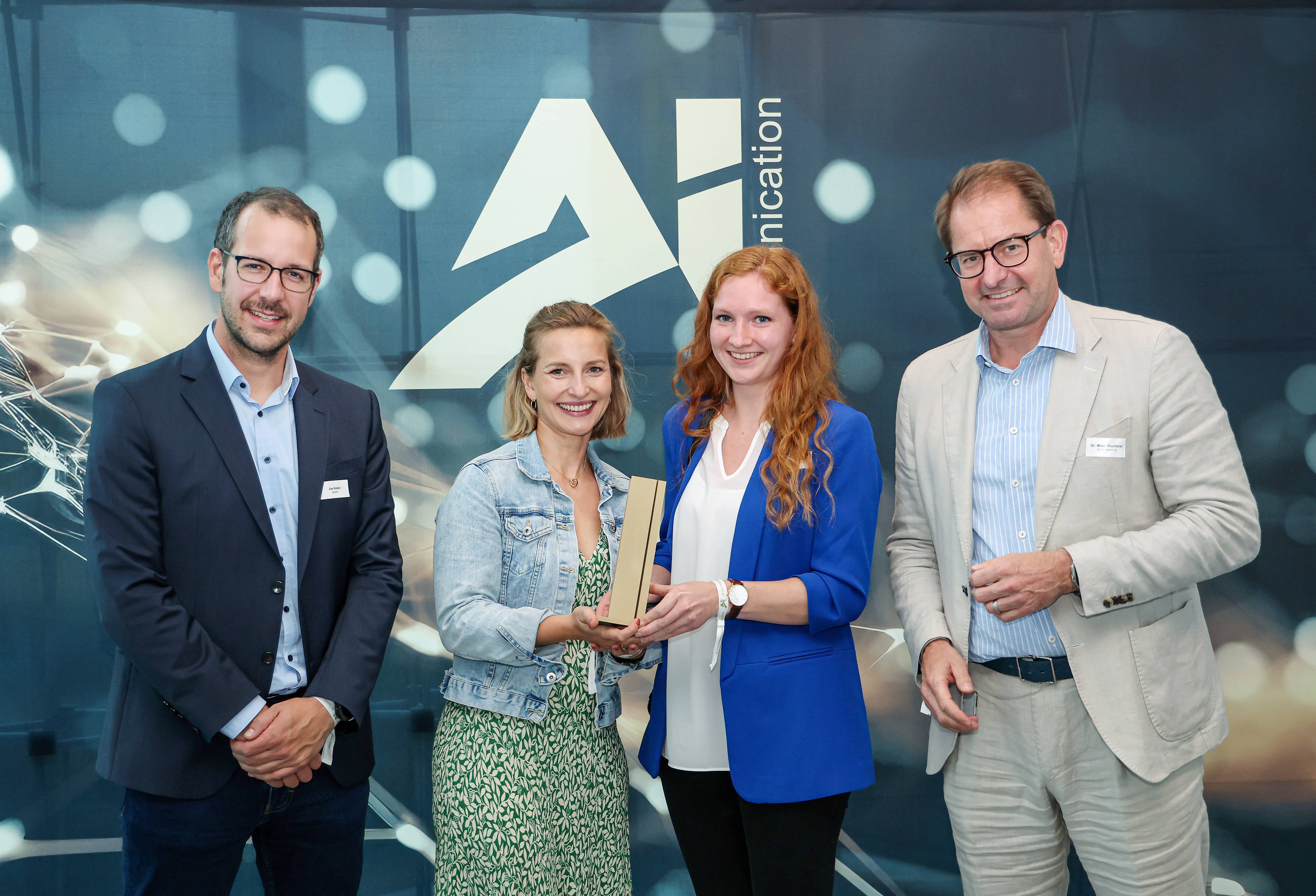 Johannes Keller, Julia Schuhwerk & Tanja Ferrucci with award, Dr. Marc Wucherer