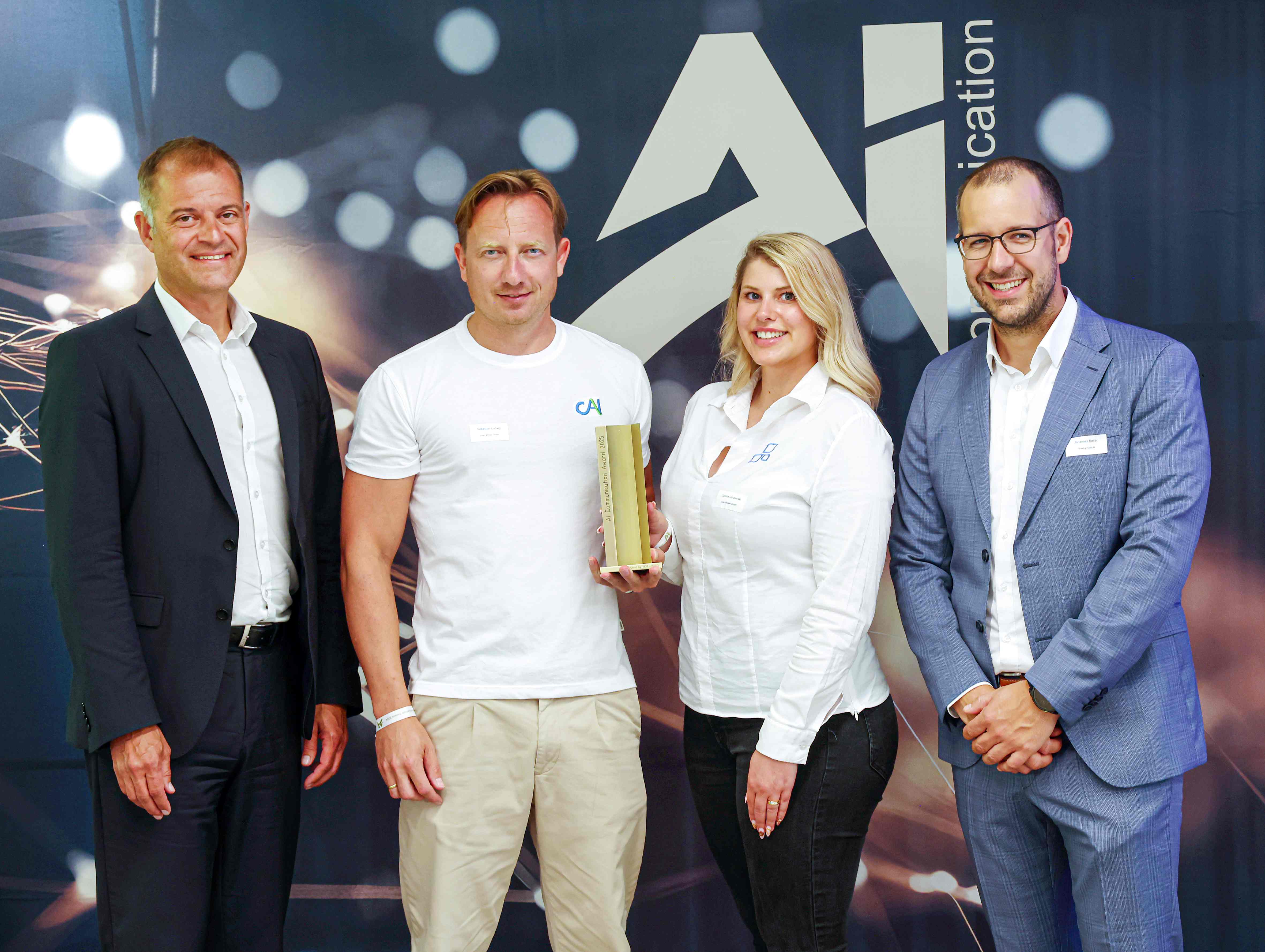 Joachim Ley (CEO of Ziehl-Abegg, left) presents the award to Sebastian Ludwig (CEO of Coeo) and Corinna Gardiewski (Coeo), together with jury chair Johannes Keller.