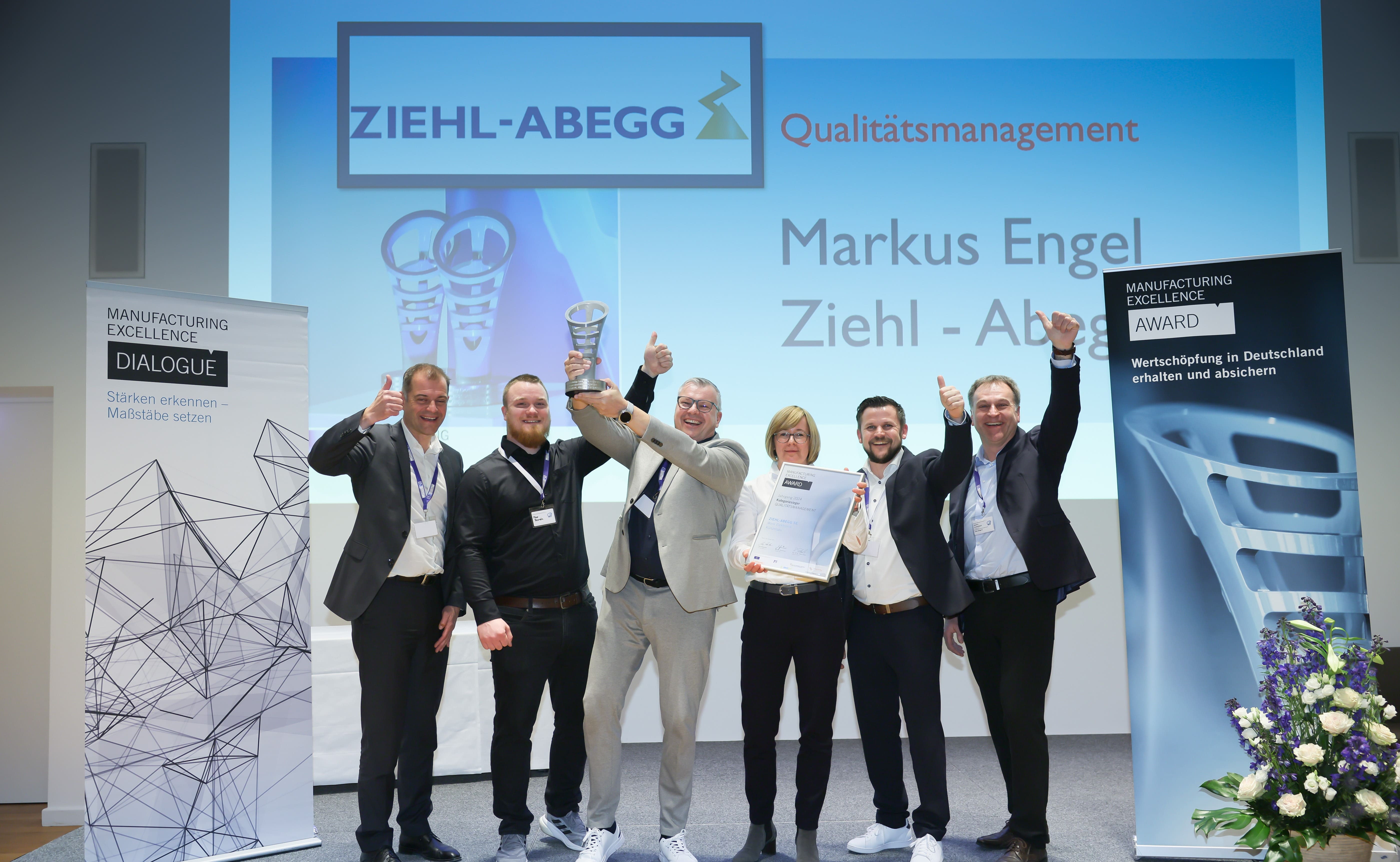 Gruppenbild von Preisverleihung