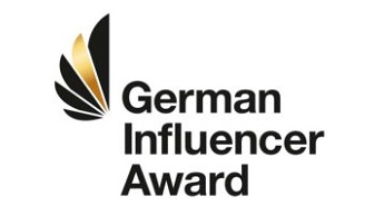 German Influencer Award Flügel, 4 schwarze & 1 goldene Feder, Text "German Influencer Award"