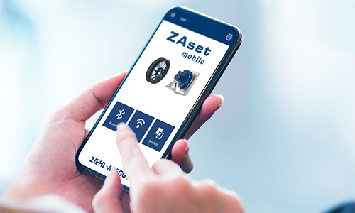 Software ZAset ZAset auf einem in der Hand gehaltenen Smartphone
